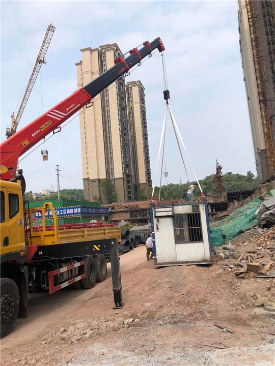 隨車吊師傅告訴你租賃隨車吊車如何區(qū)分噸位