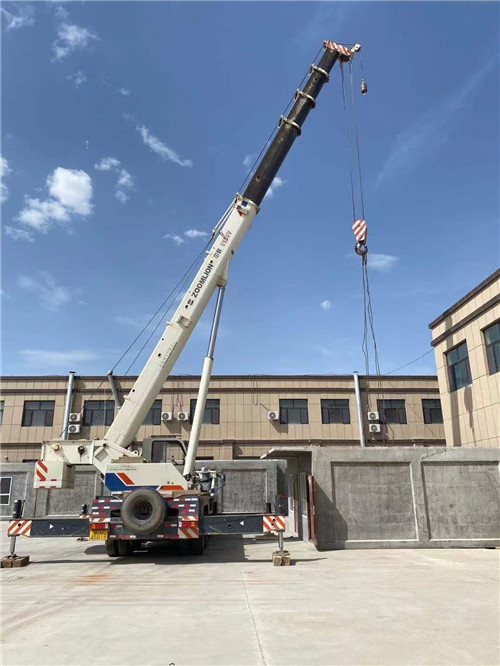 吊車租賃小吊車傾倒要如何預防呢