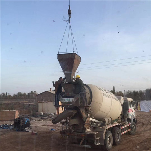 “精準瞄準”—— 吊車的 “定位導(dǎo)航” 技術(shù)